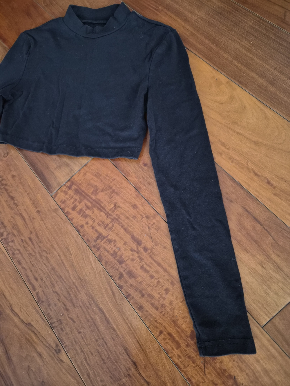 Black Long Sleeve Mock Neck Crop Top - Size XS - Picture 3 of 13